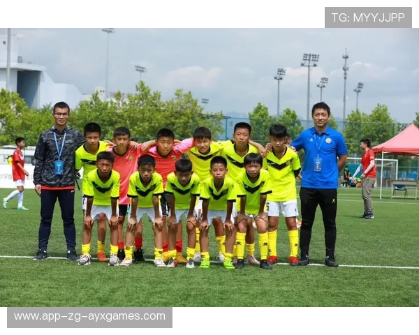 “青少年足球夏令营火热报名，开启梦想之旅”，2020全国青少年足球夏令营比赛视频