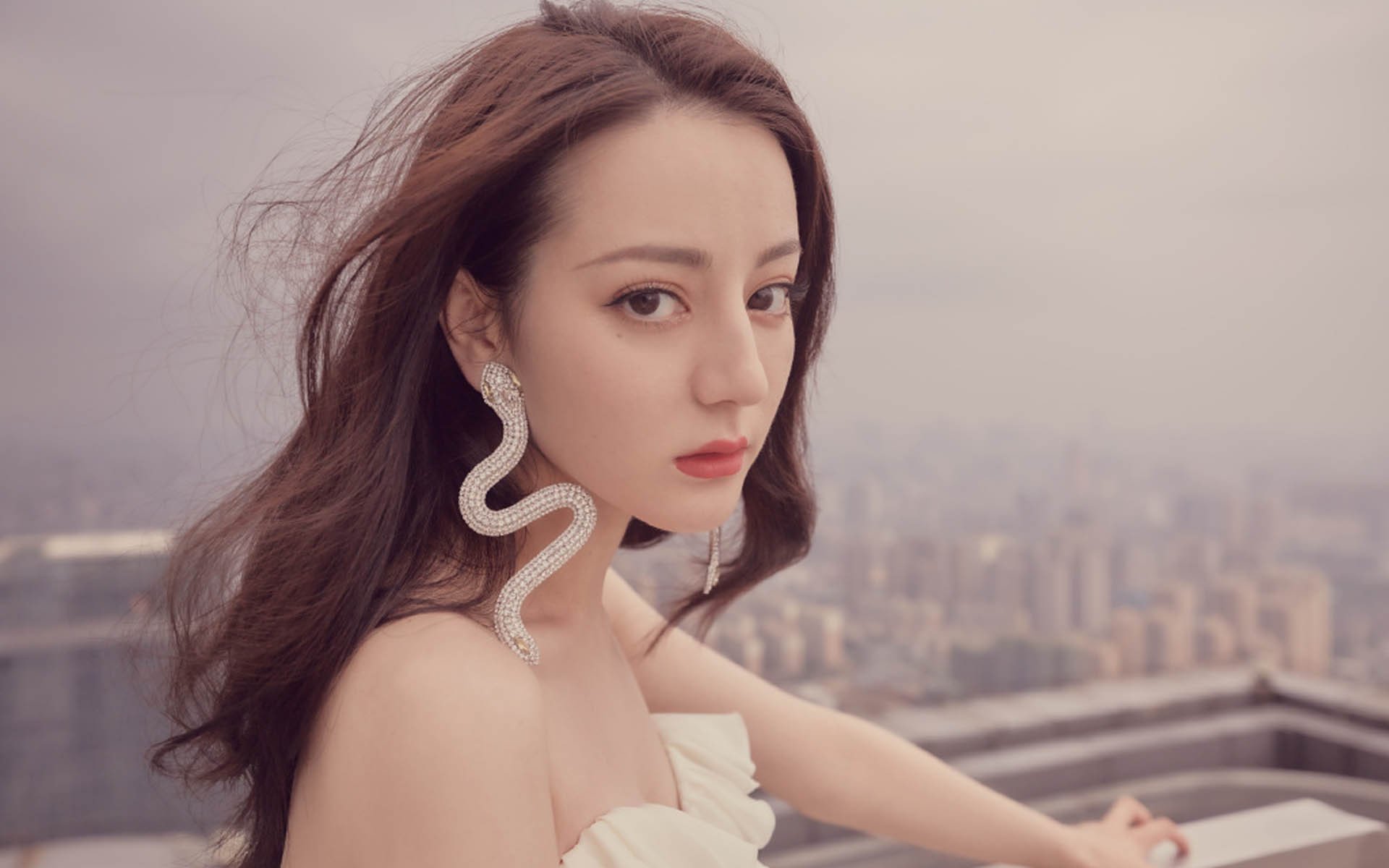 五大联赛比赛中是否更频繁出现非对称进攻站位，五大联赛竞争最激烈